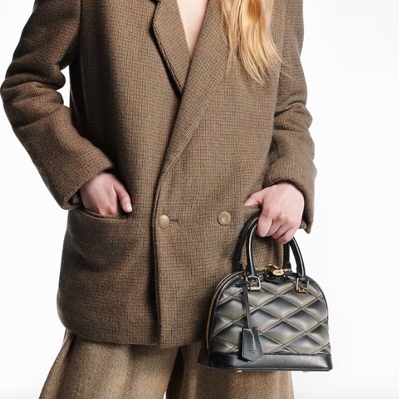 Authentic Louis Vuitton Alma BB Malletage Black, Cream, Green leather - Picture 4 of 16